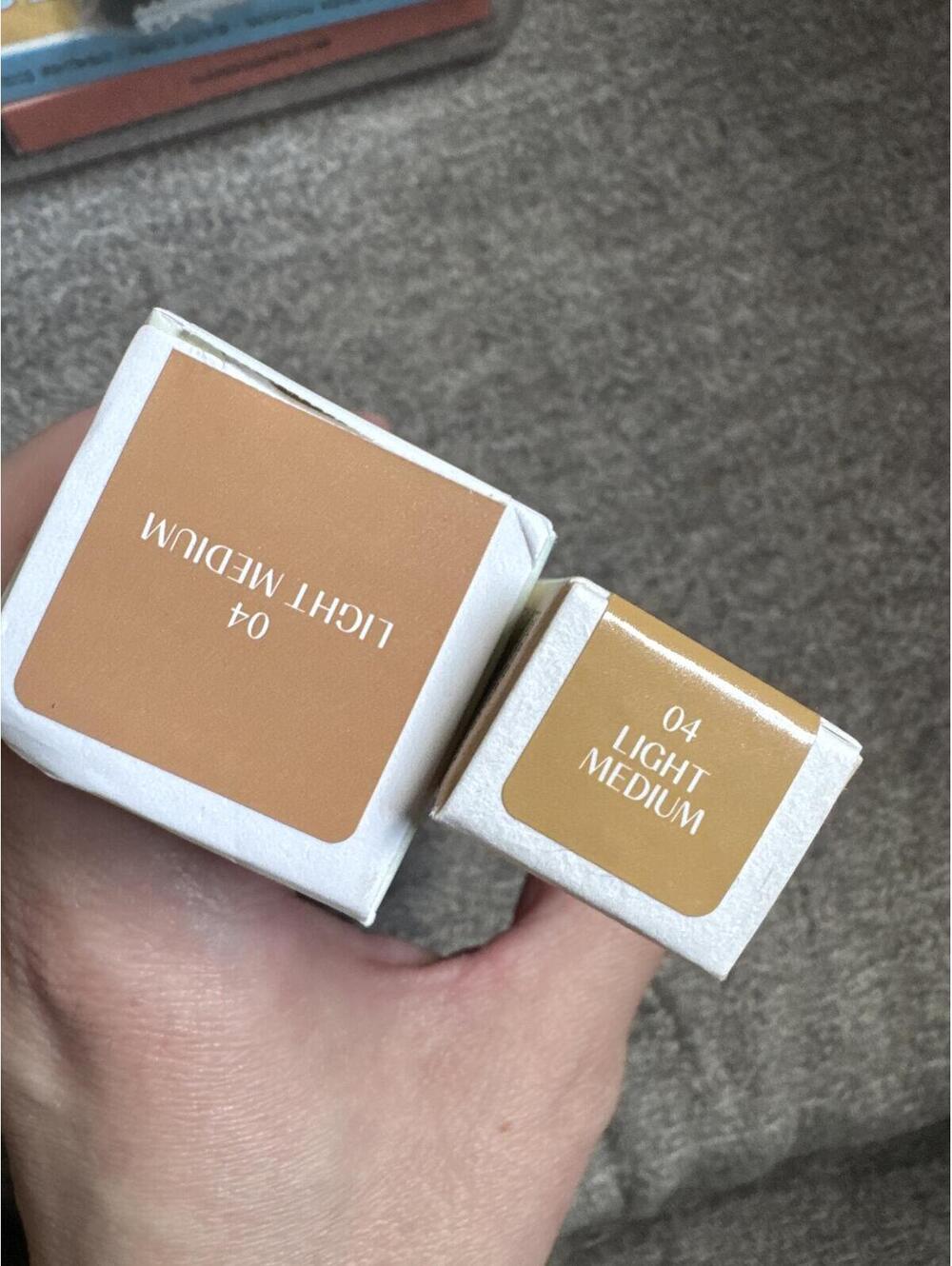 Huda Beauty GloWish Multidew Skin Tint 04 Light Medium BNIB 40ml - Picture 3 of 3